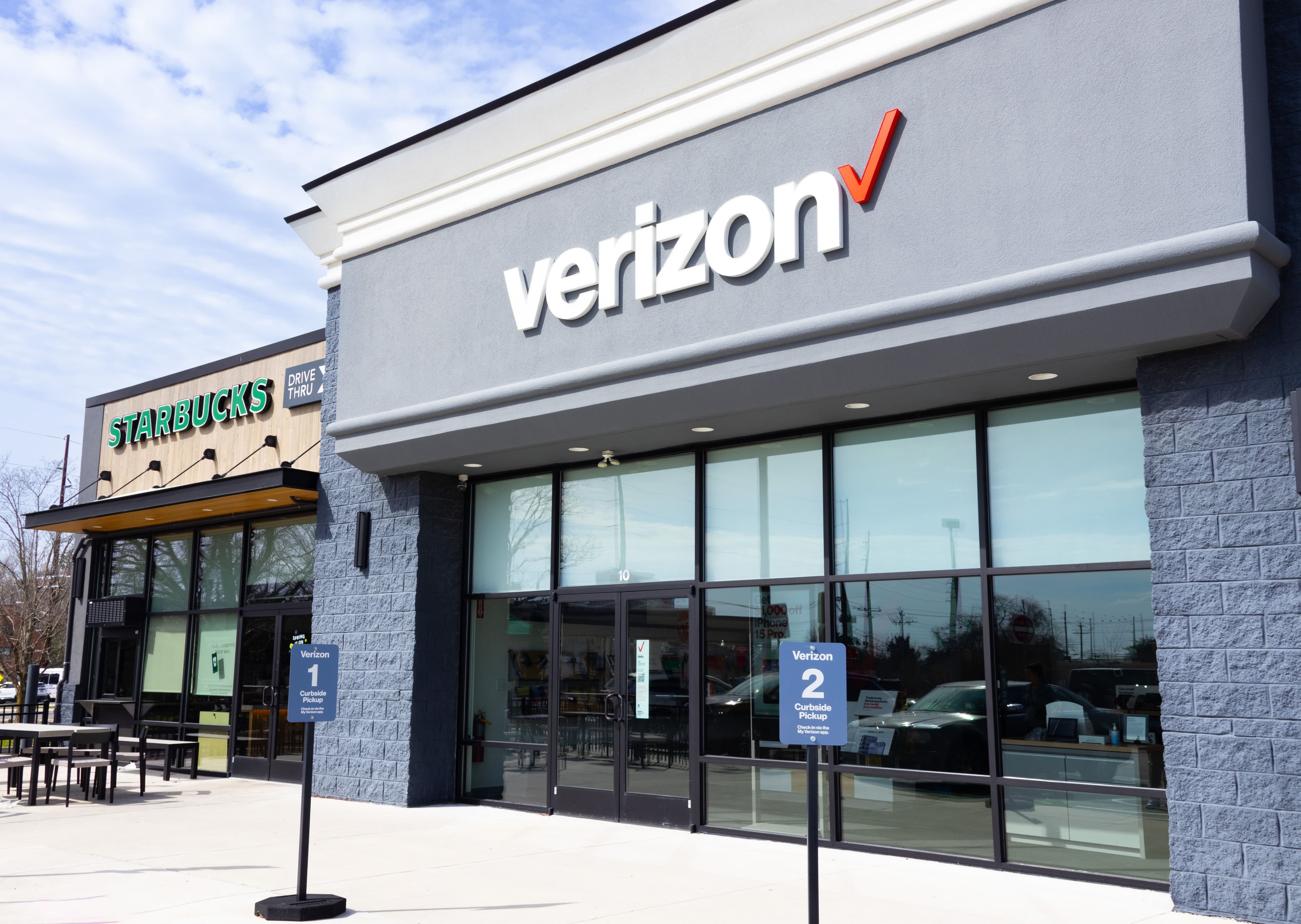 Verizon Wireless storefront commercial windows